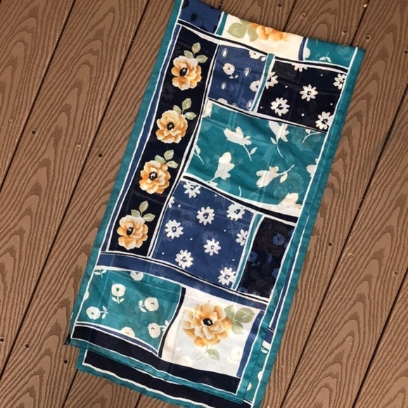 Soho Design group Charming floral print silk scarf - Picture 3 of 8